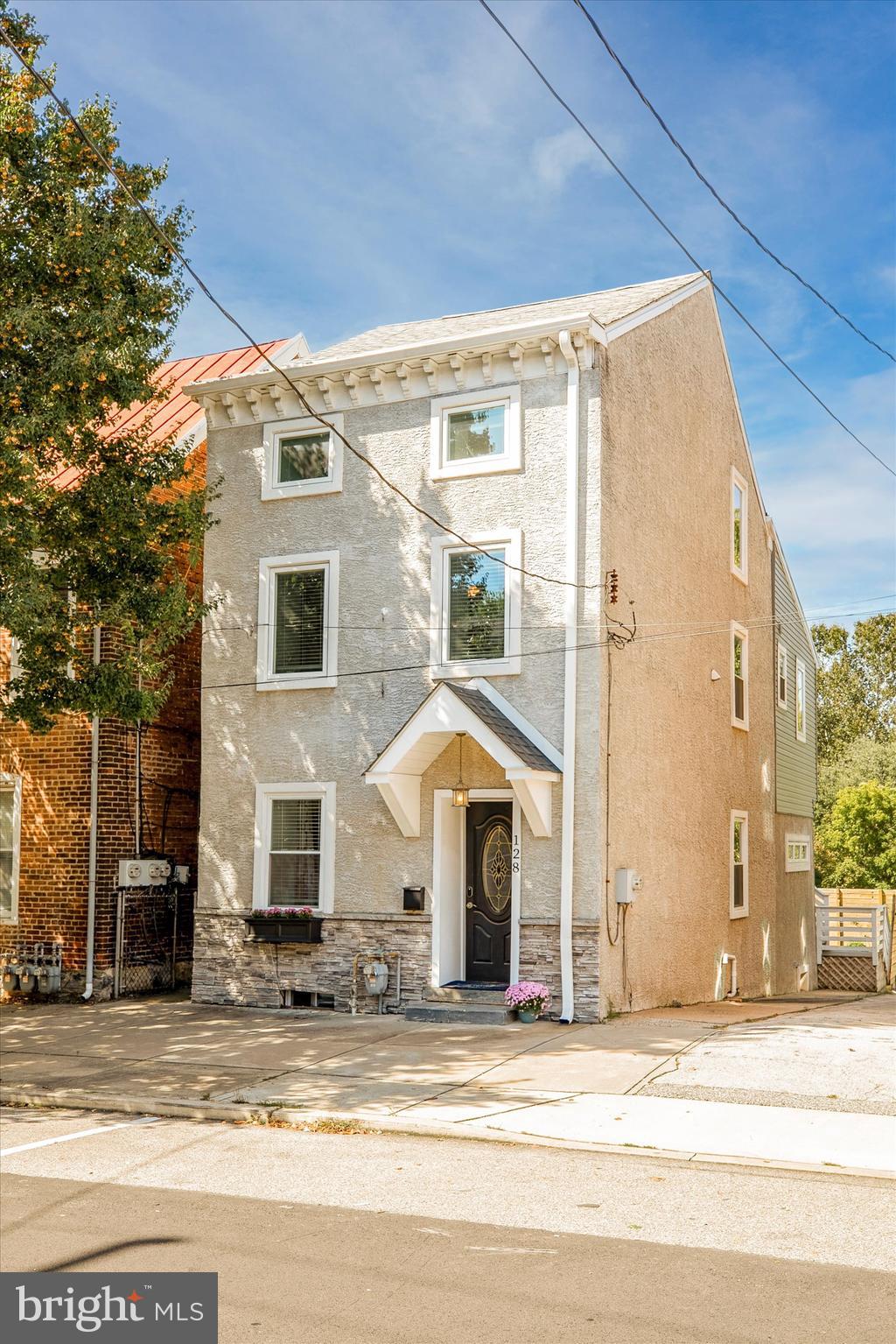 128 Maple St