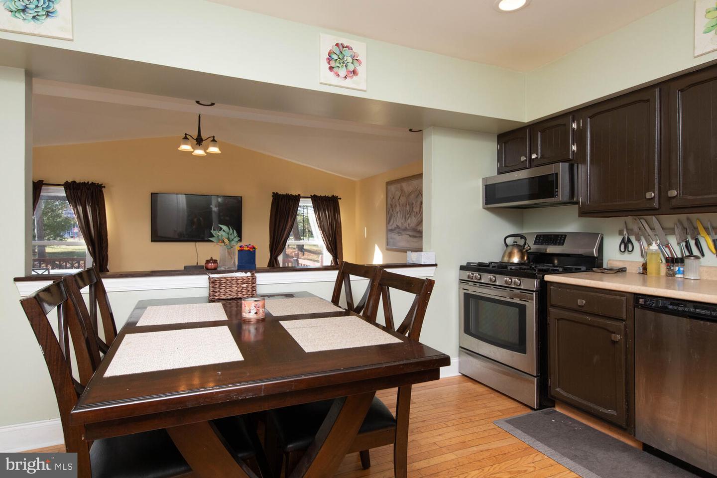 106 Glasgow Cir