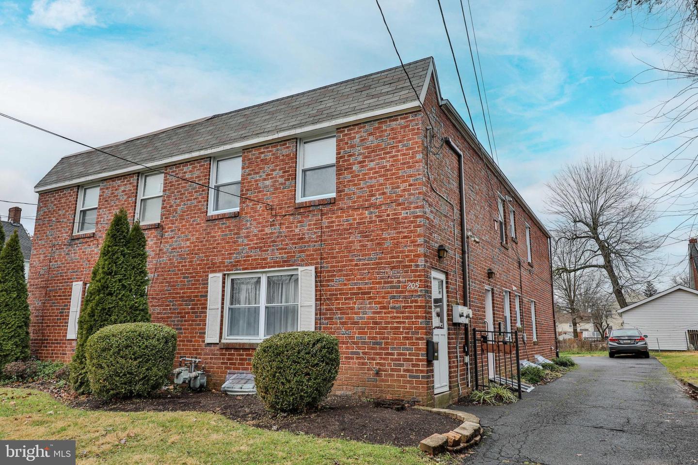 205 Plymouth Ave