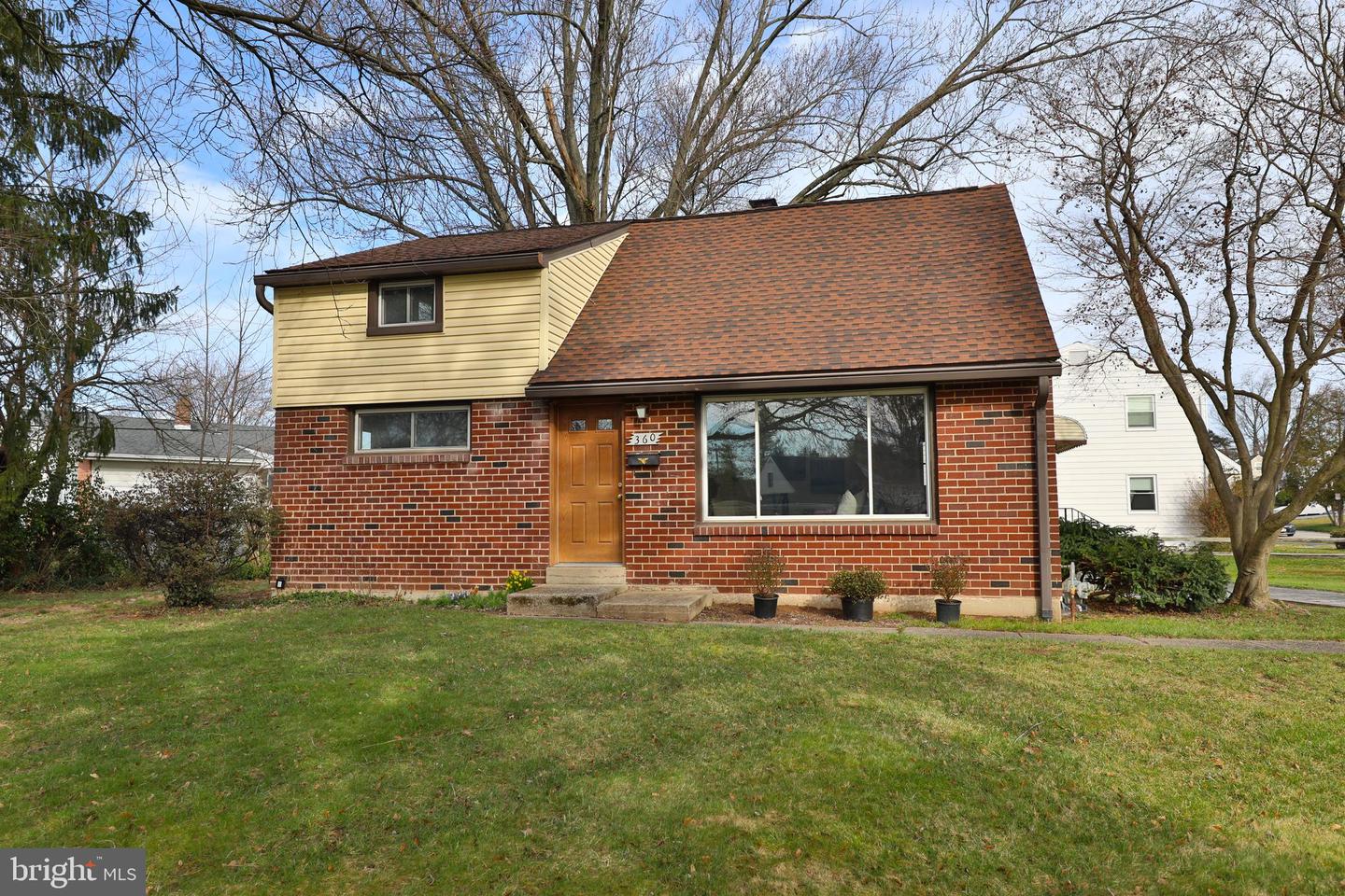 360 Crossfield Rd