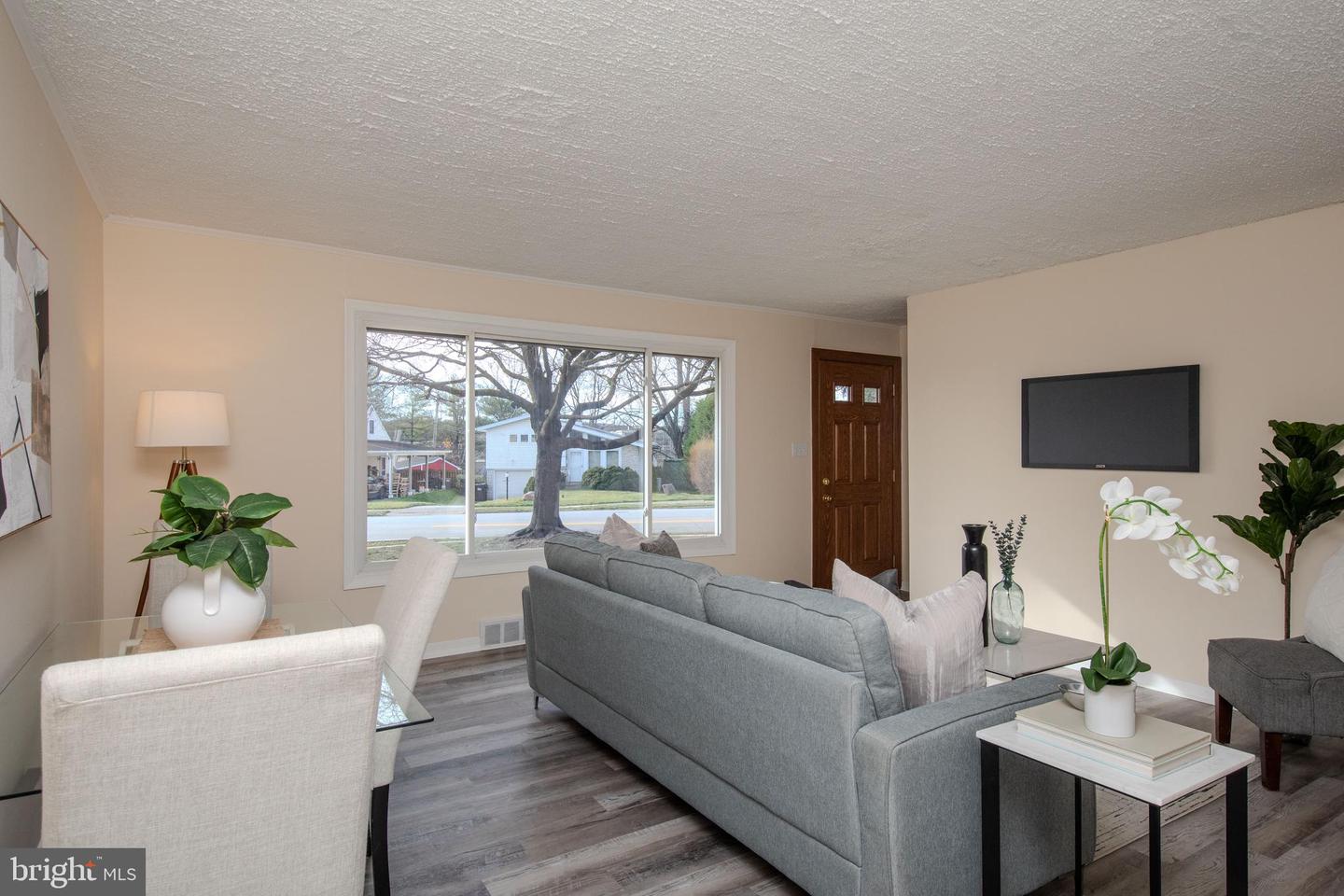360 Crossfield Rd
