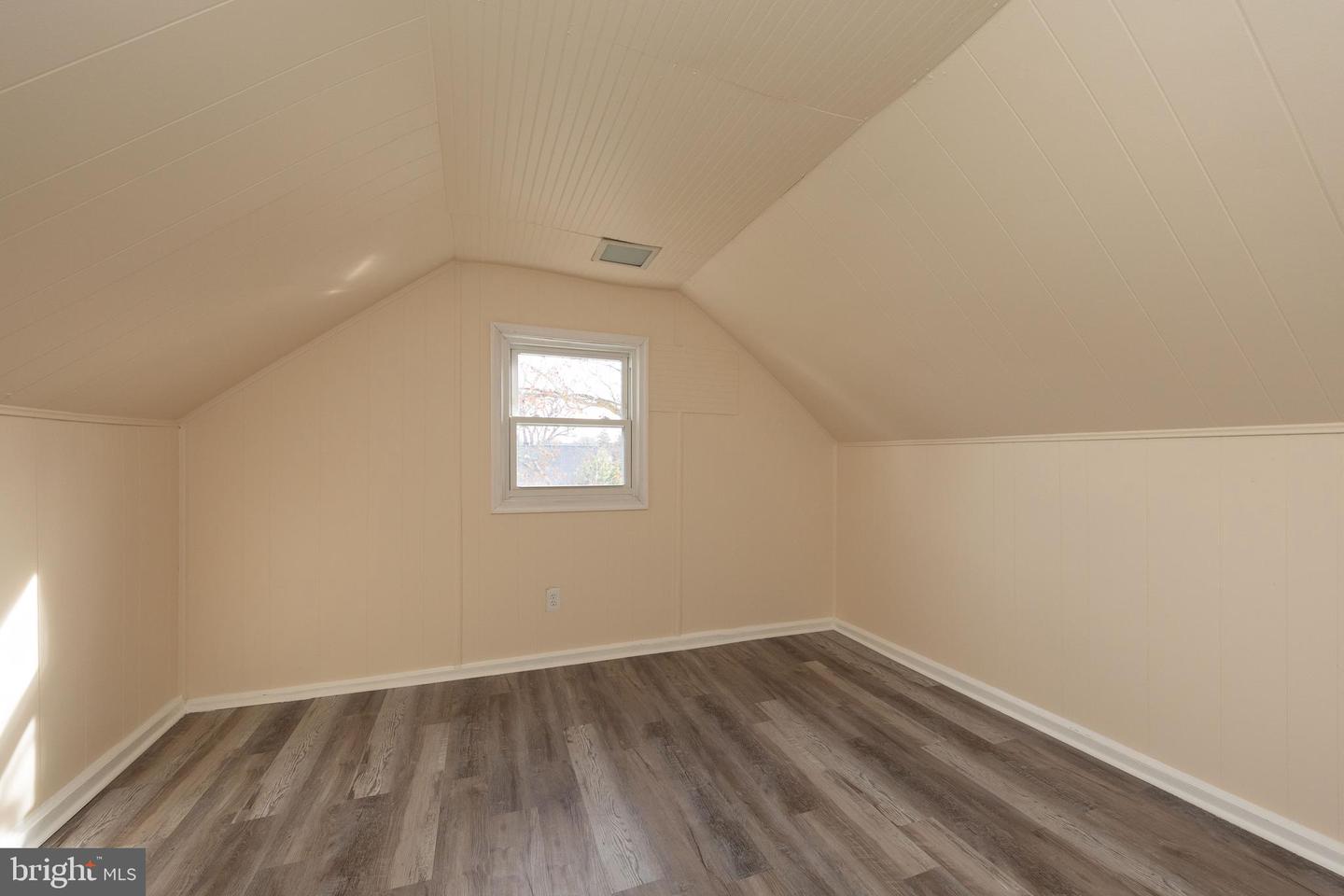 360 Crossfield Rd