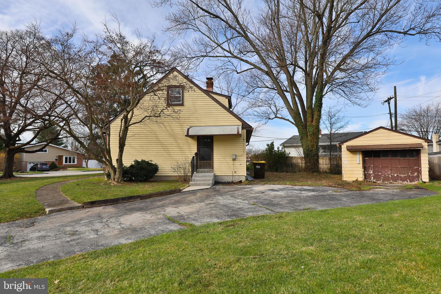 360 Crossfield Rd