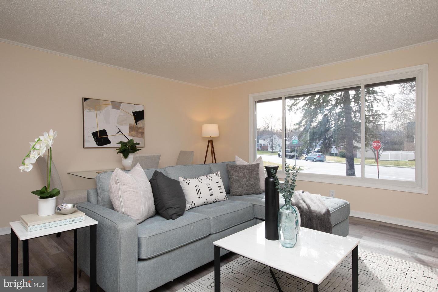 360 Crossfield Rd