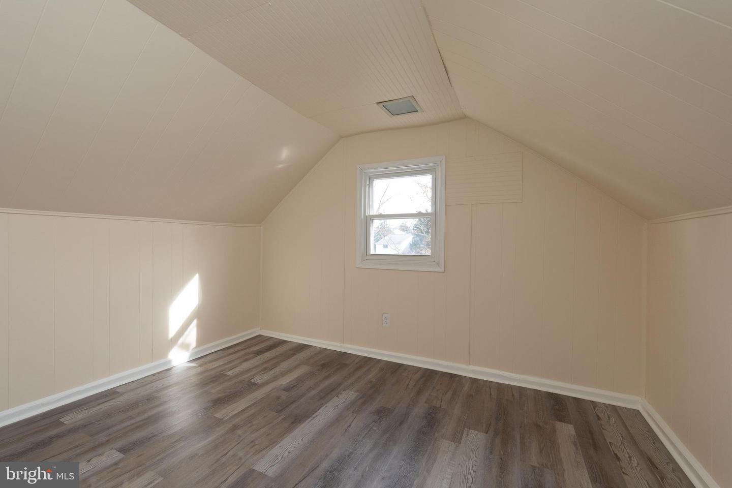 360 Crossfield Rd