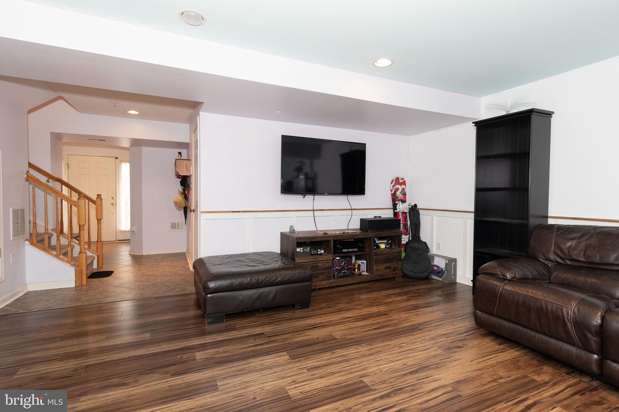 216 Creekside Dr