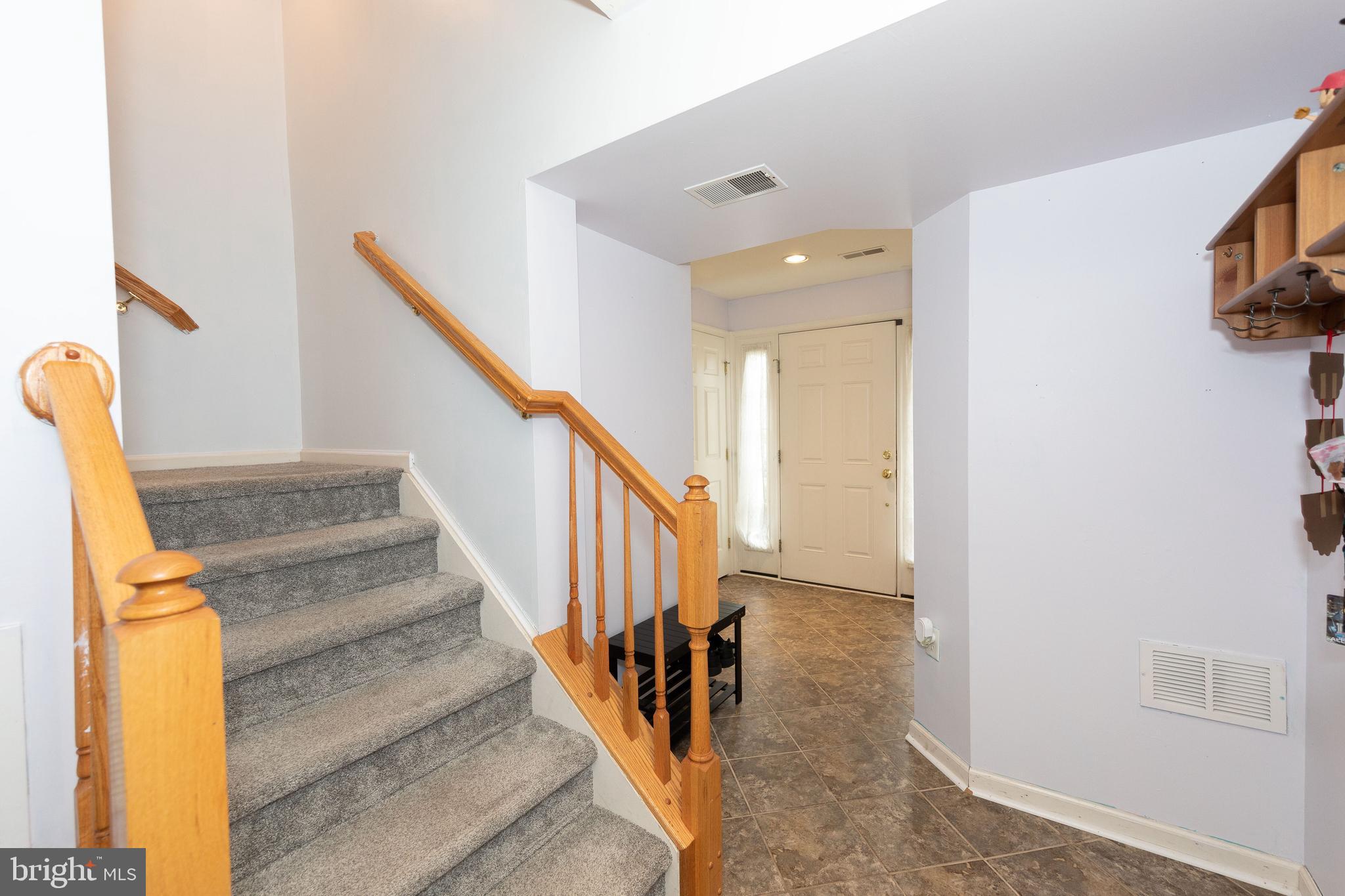 216 Creekside Dr