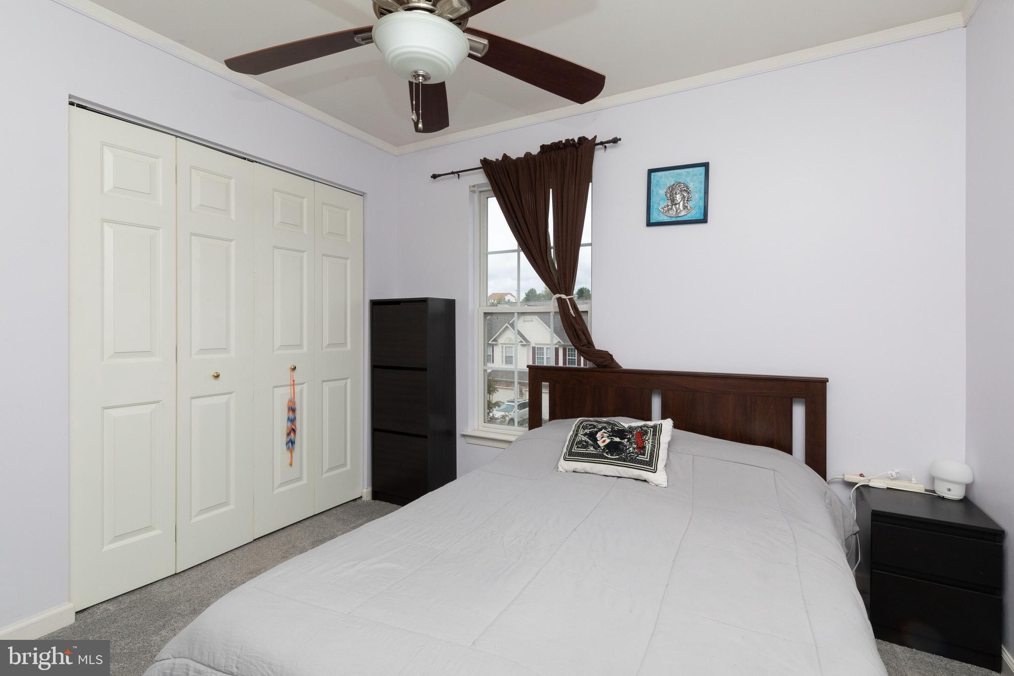 216 Creekside Dr