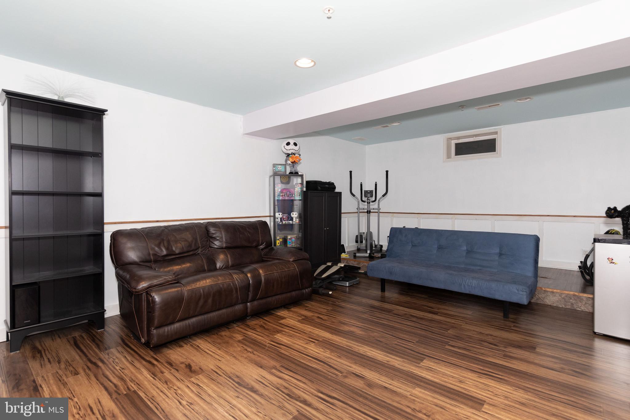 216 Creekside Dr