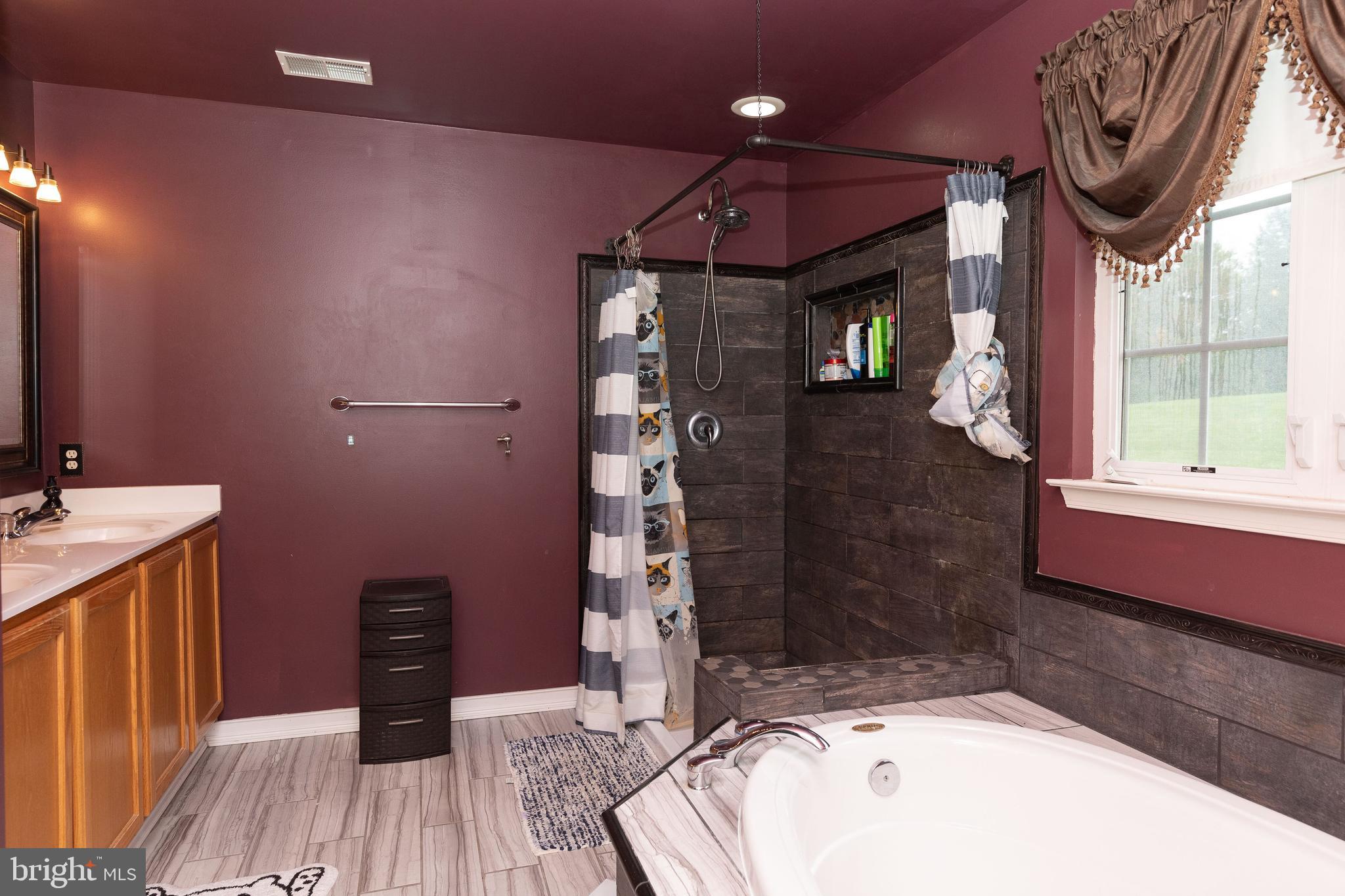 216 Creekside Dr