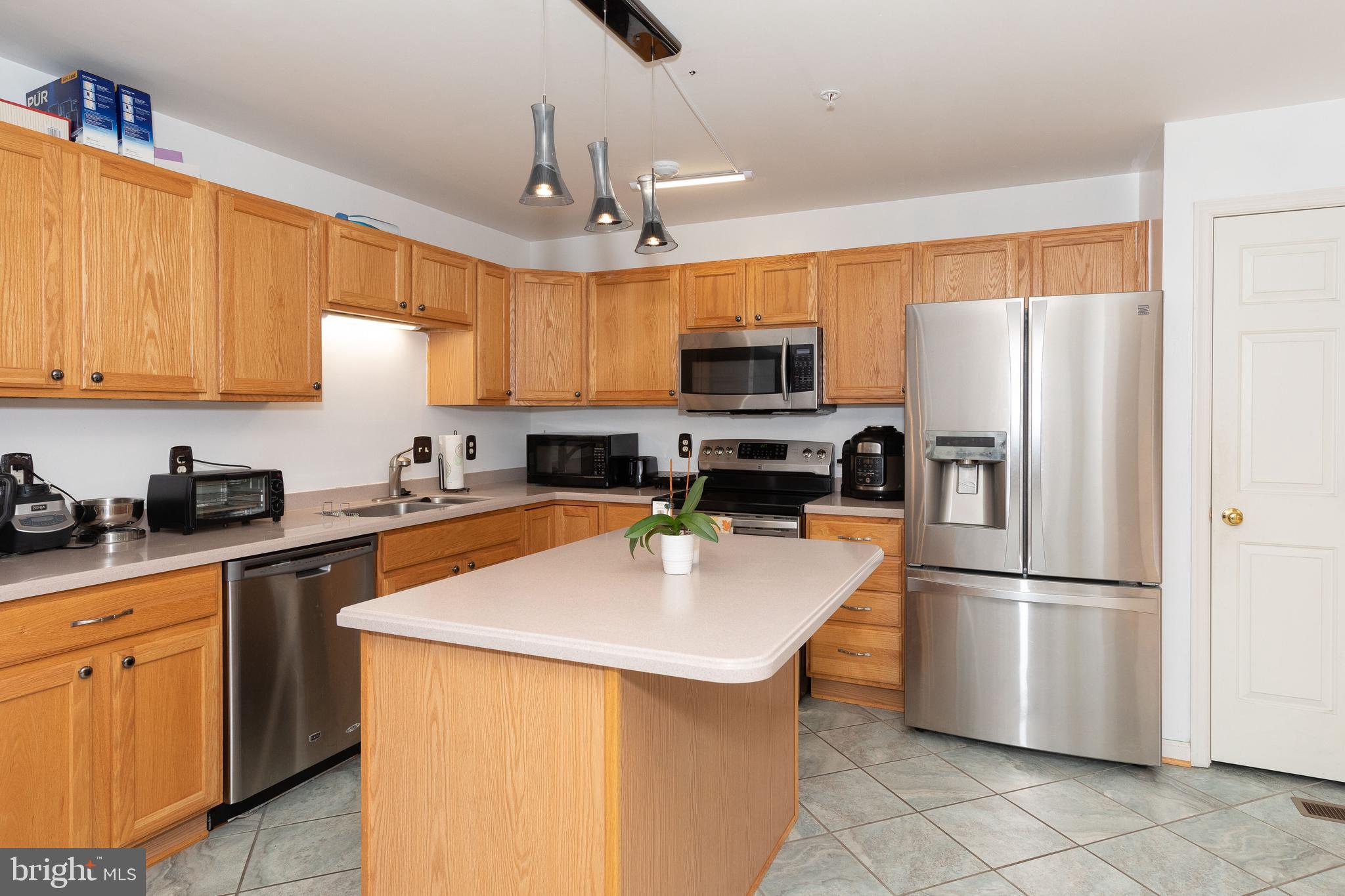 216 Creekside Dr
