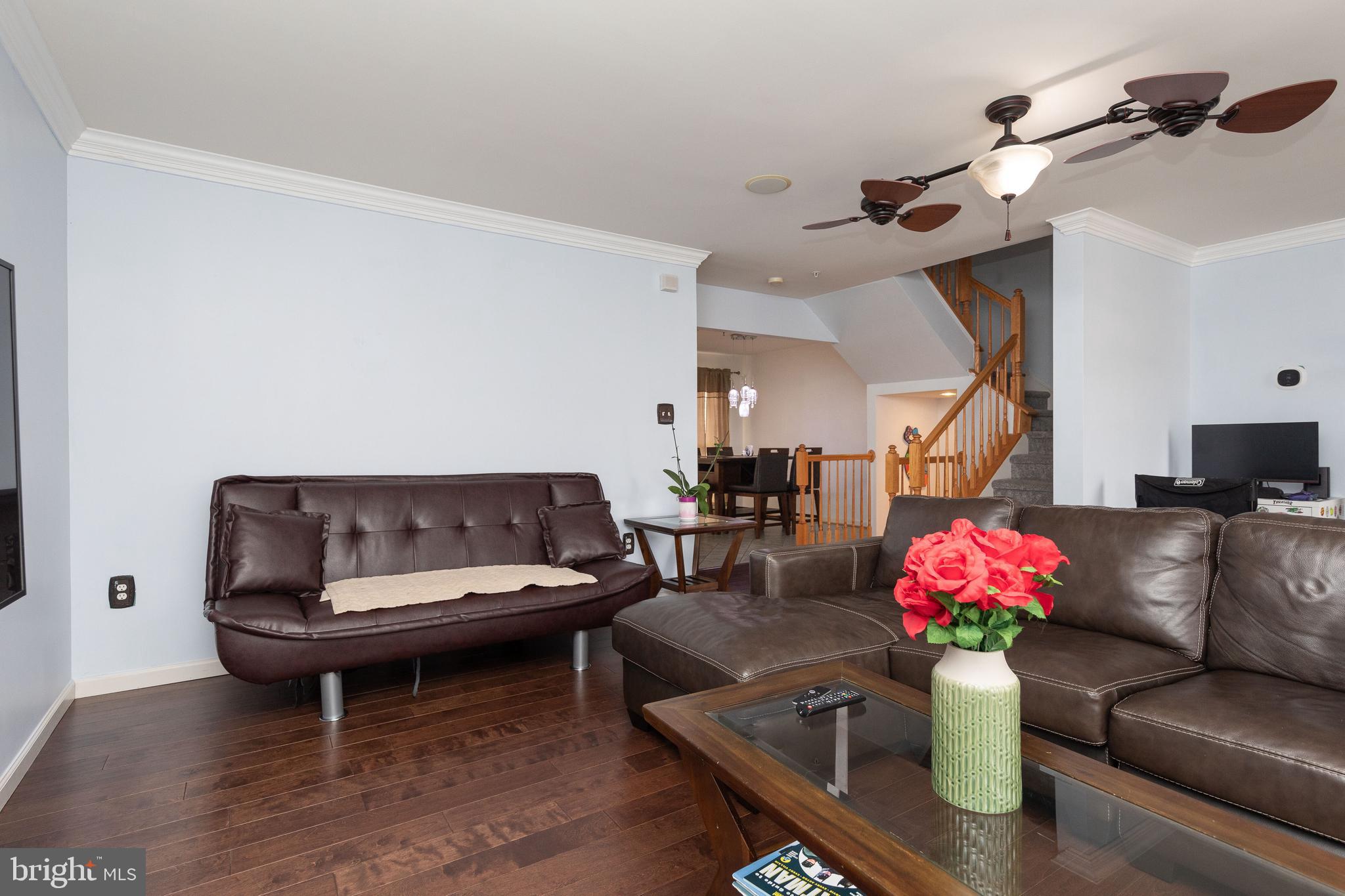 216 Creekside Dr