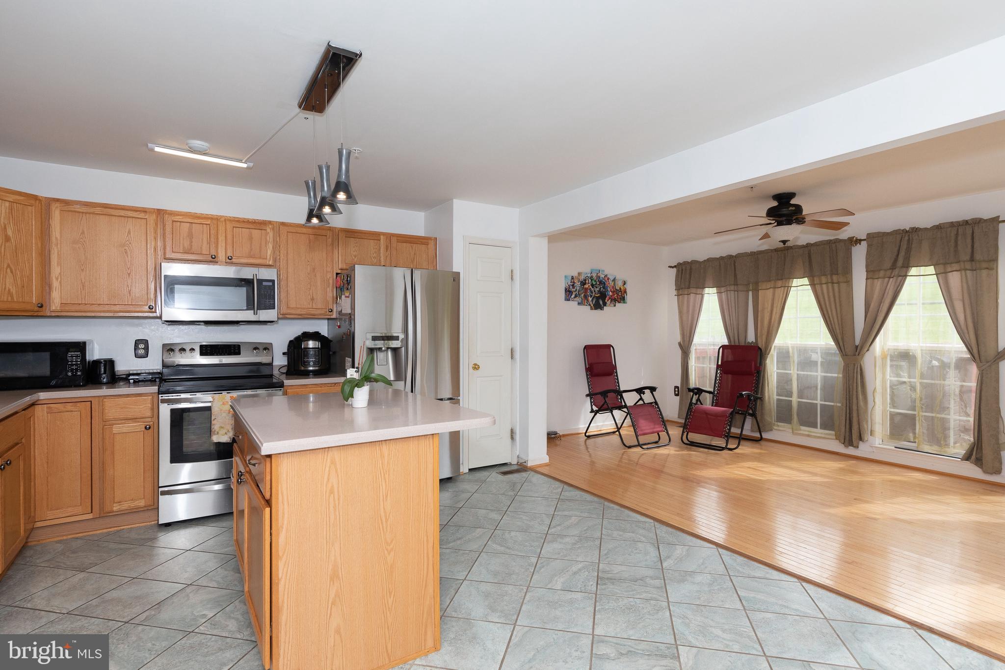 216 Creekside Dr