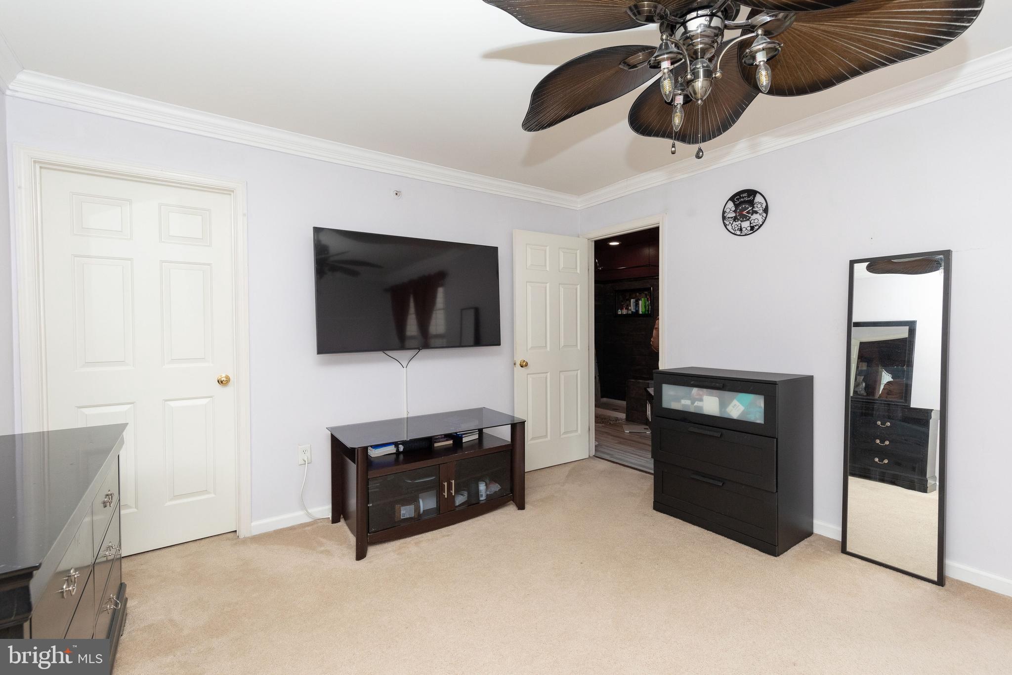 216 Creekside Dr