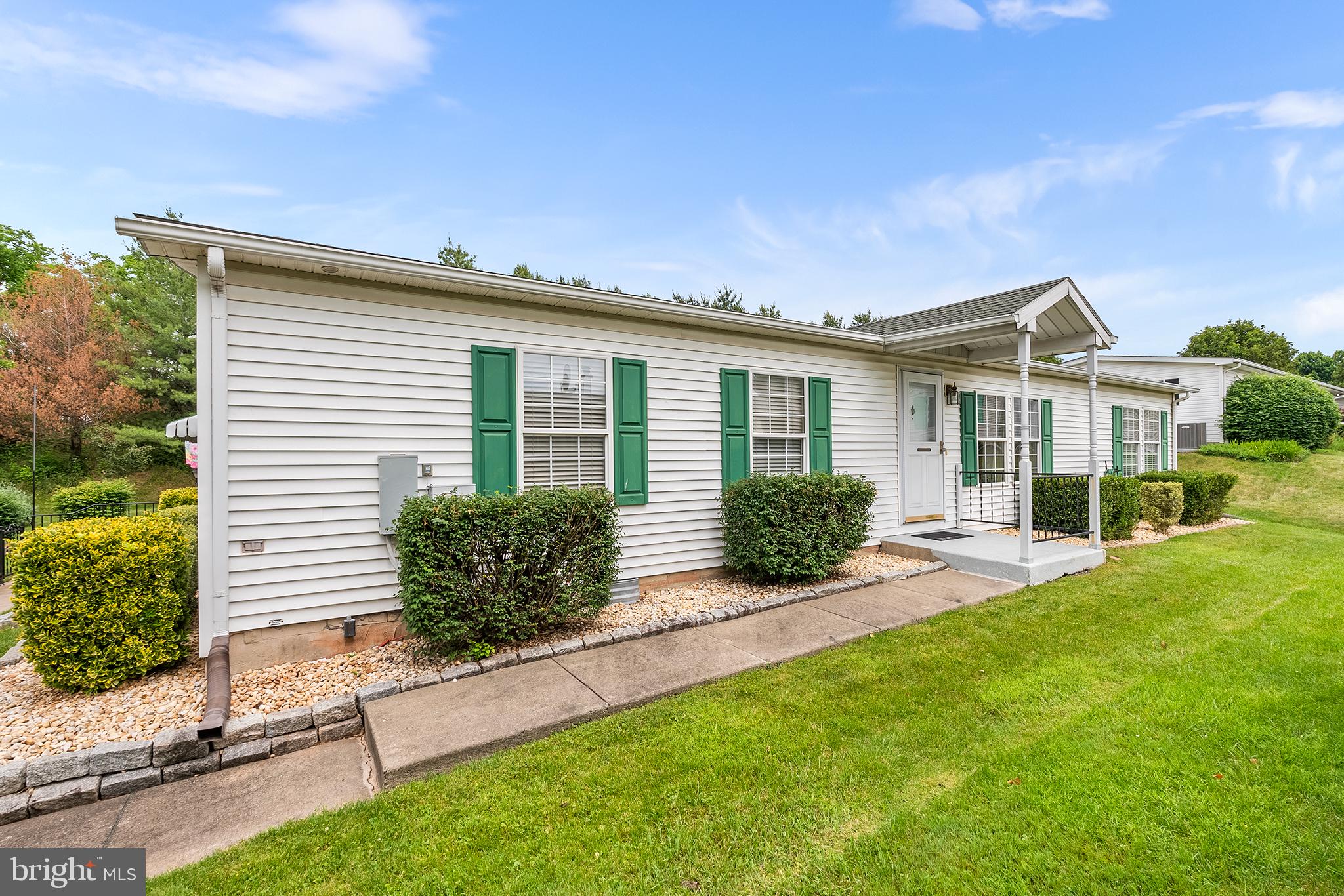 16 Juniper Ct W