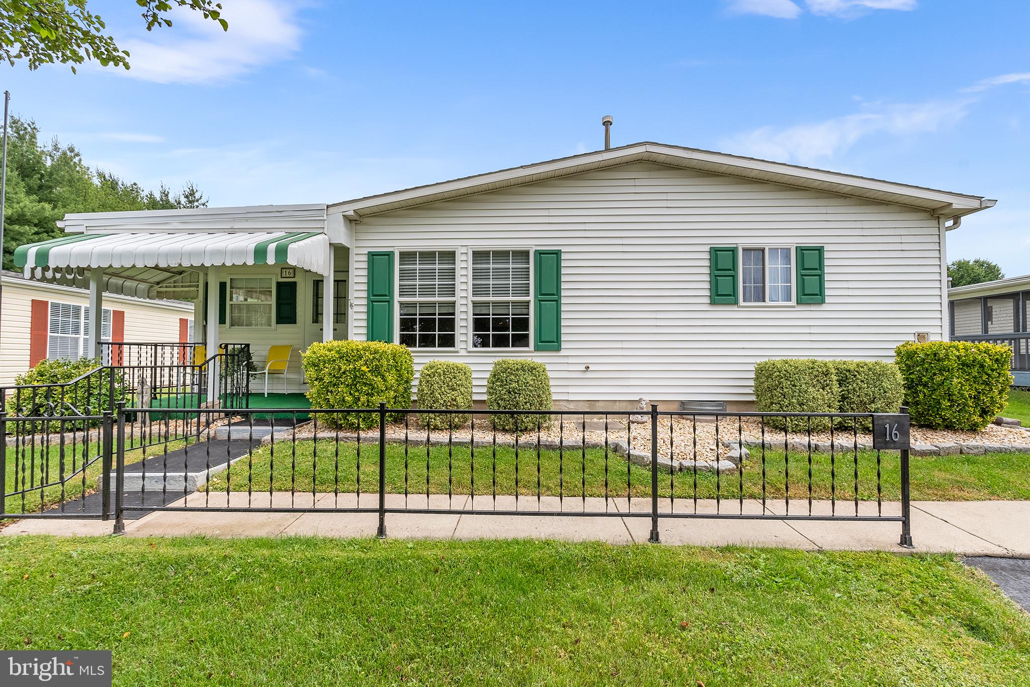 16 Juniper Ct W