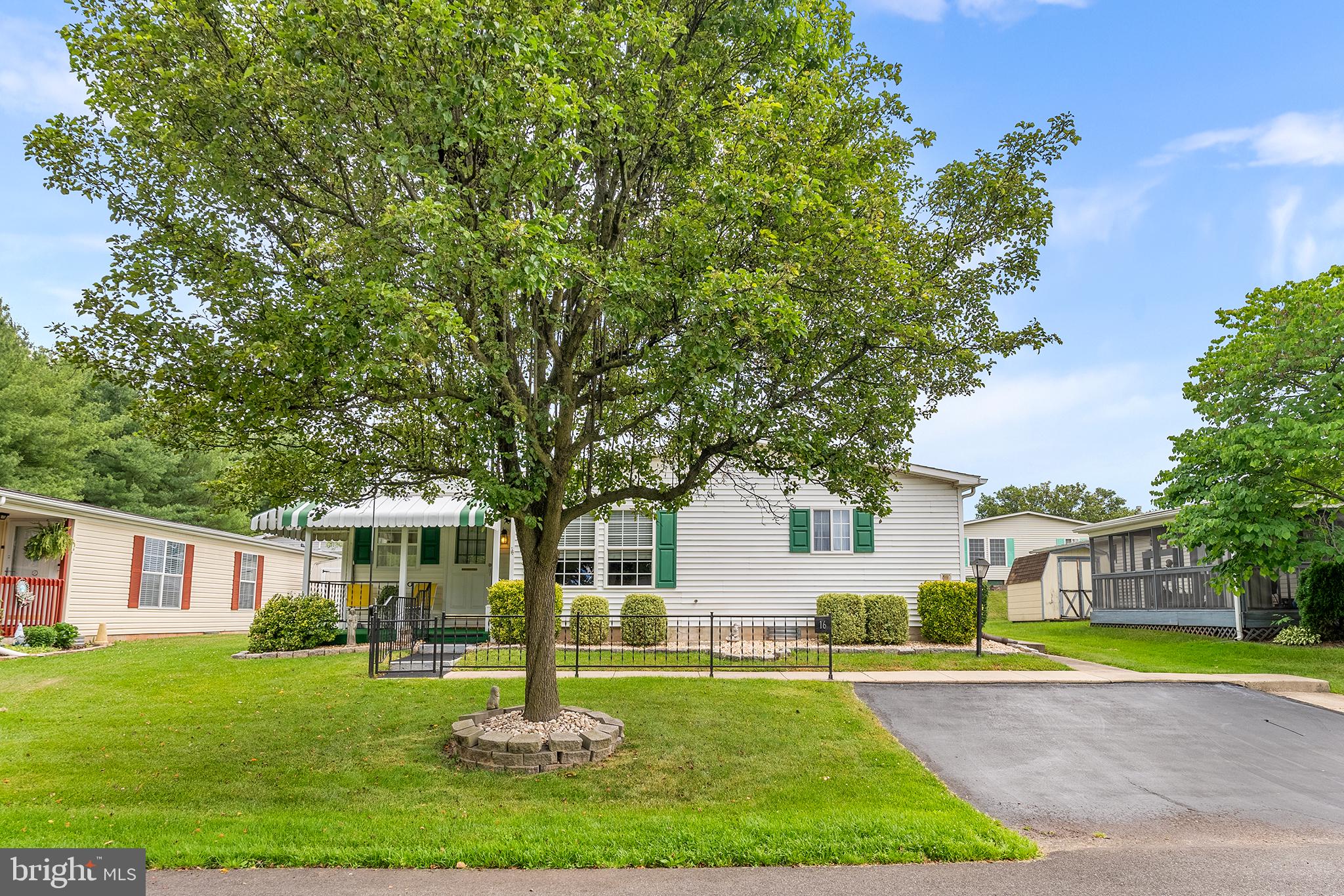 16 Juniper Ct W
