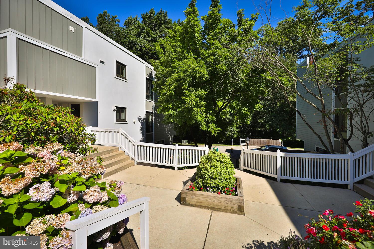 1740 Oakwood Ter #14-H