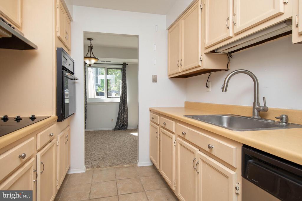 1740 Oakwood Ter #14-H
