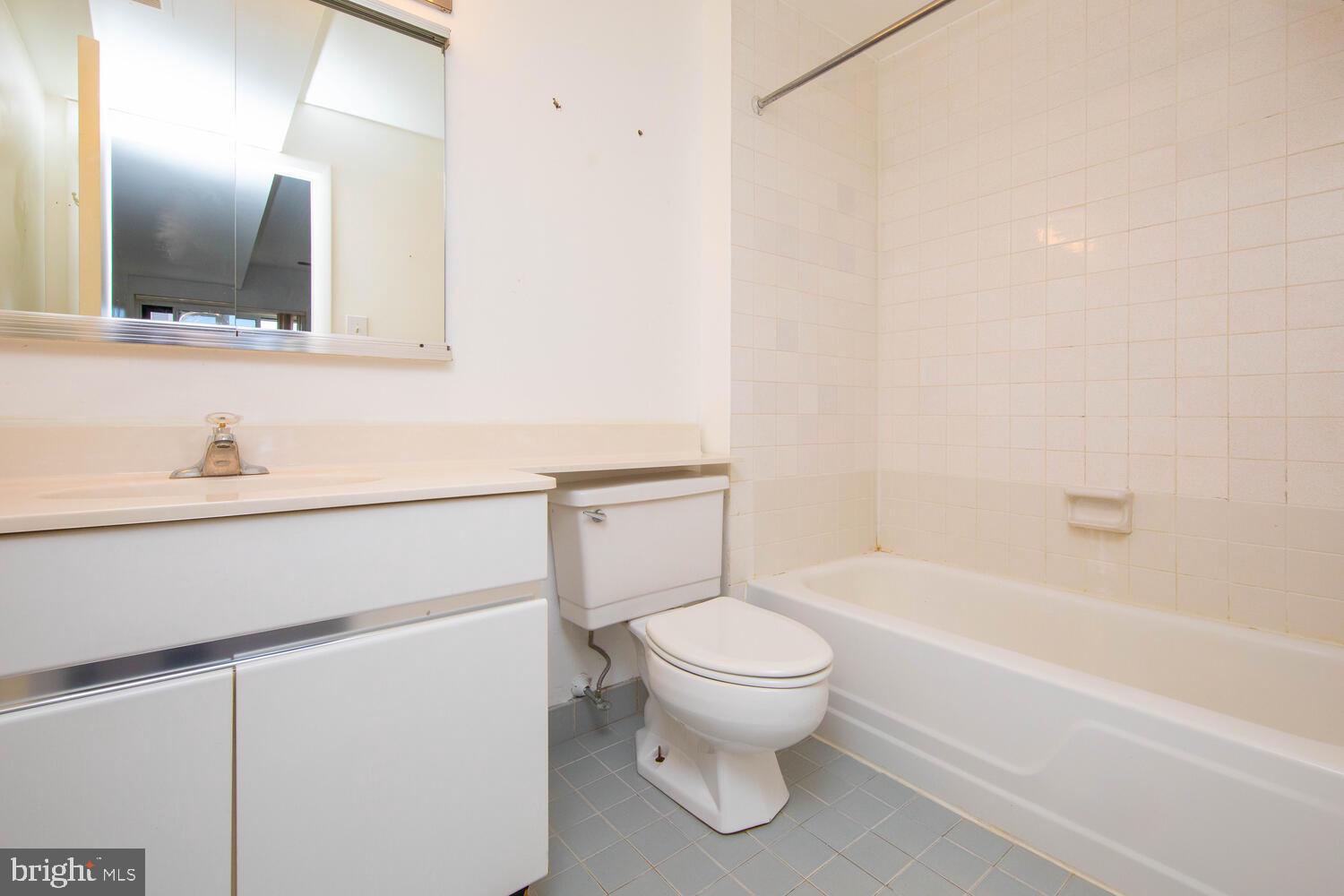 1740 Oakwood Ter #14-H