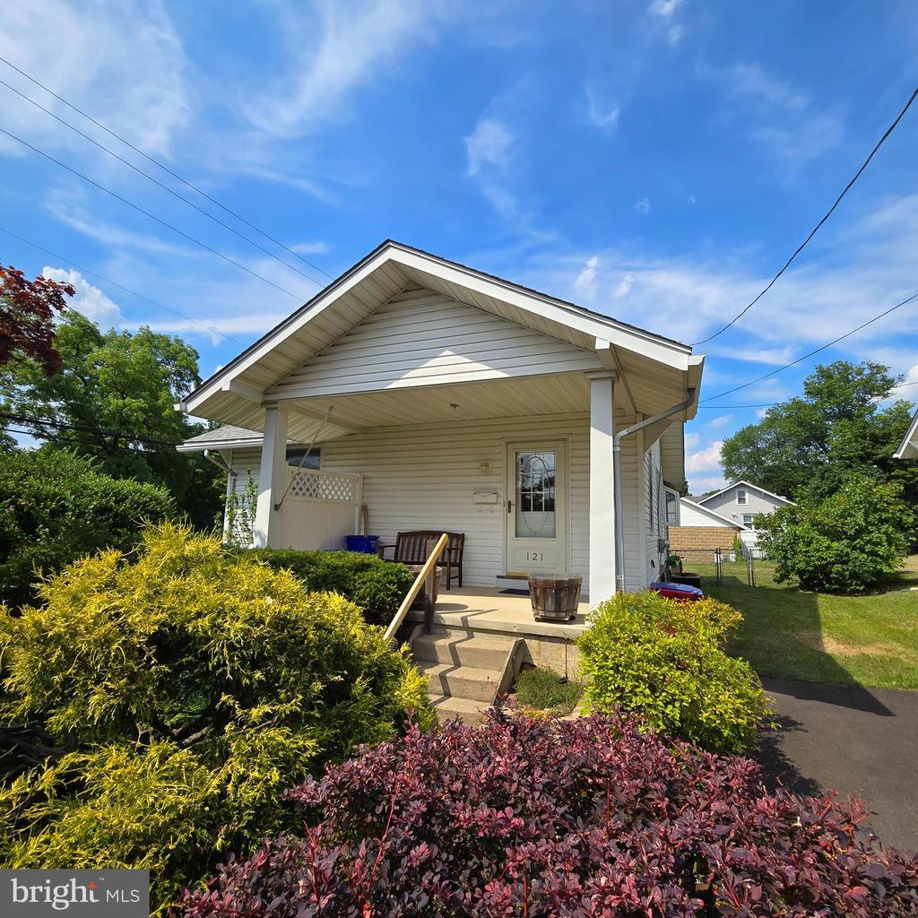 121 BORBECK AVE