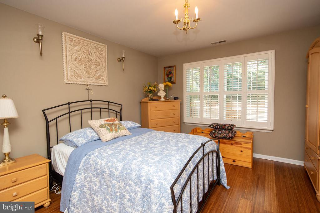 128 Orchard Ct