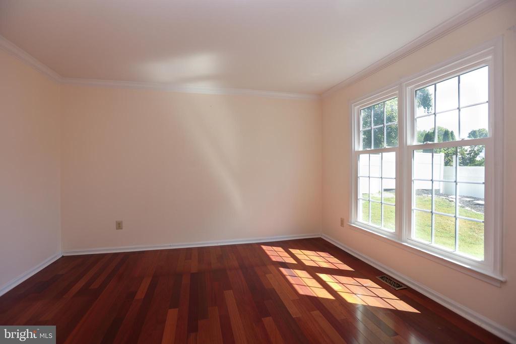 529 CEDAR DR
