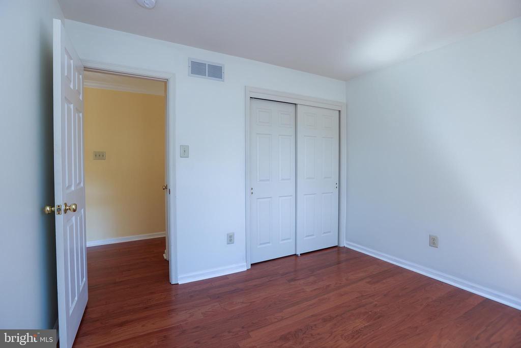 529 CEDAR DR
