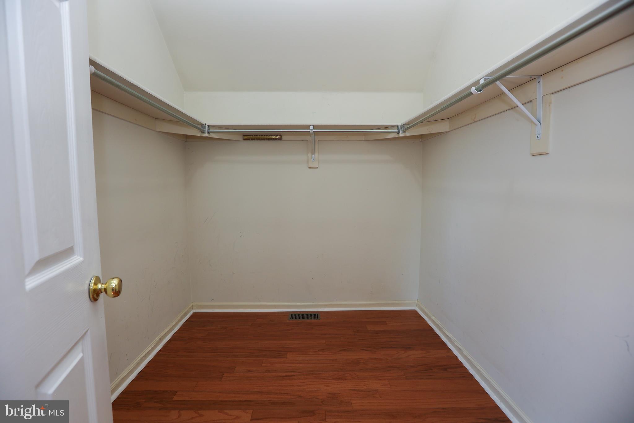 529 CEDAR DR