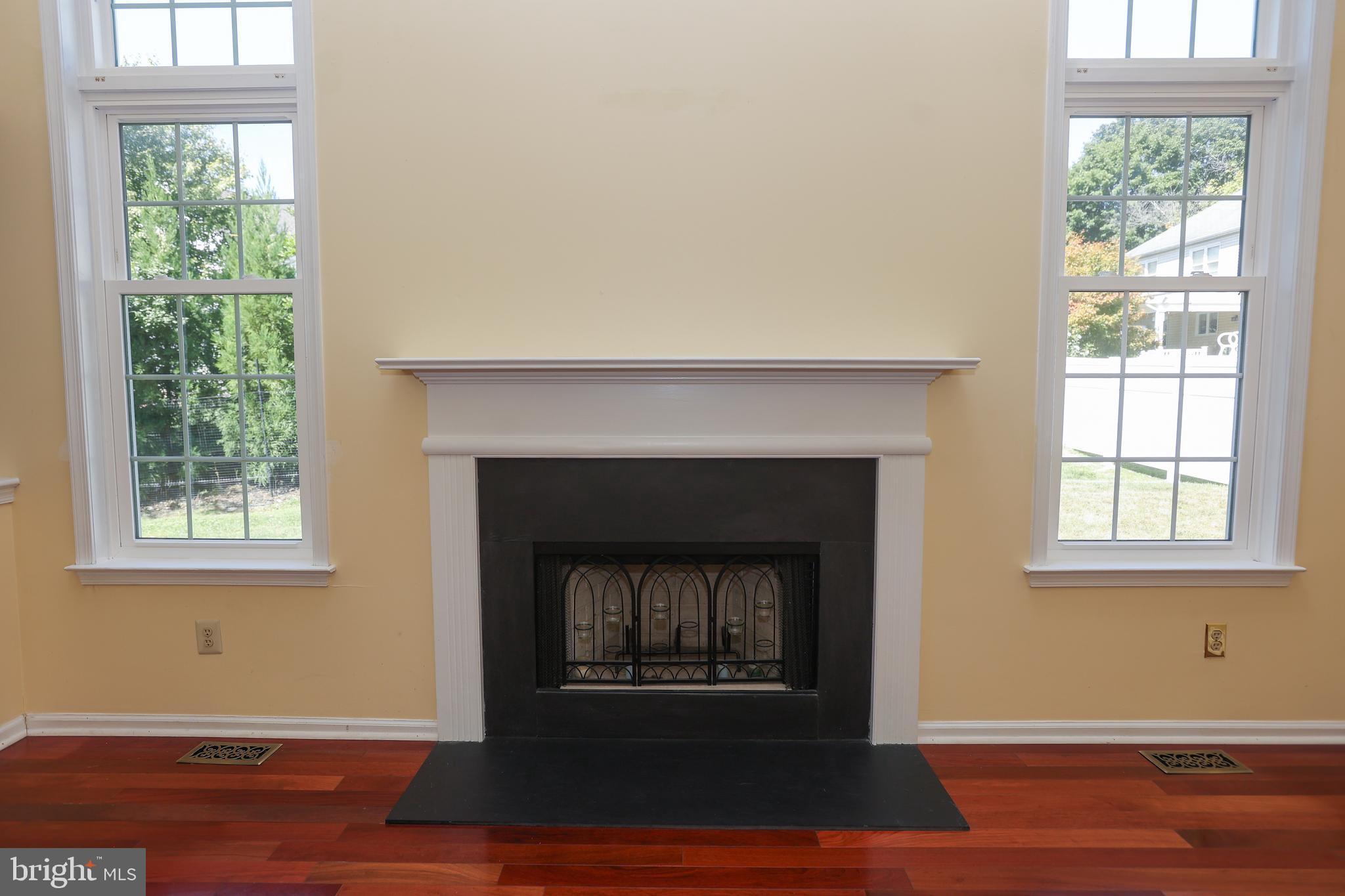 529 CEDAR DR