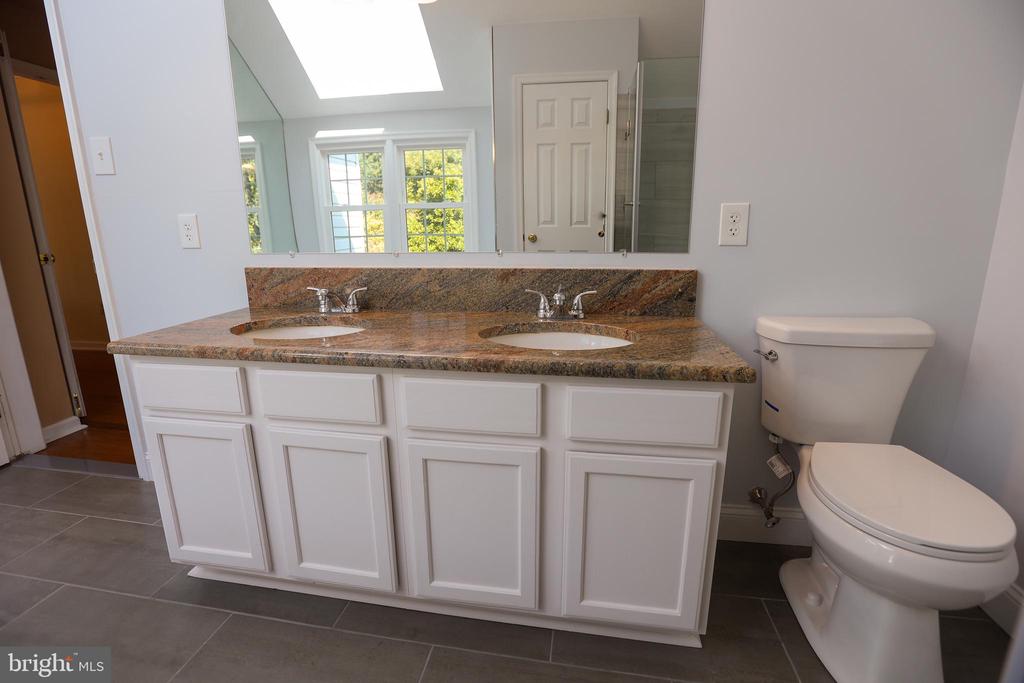 529 CEDAR DR