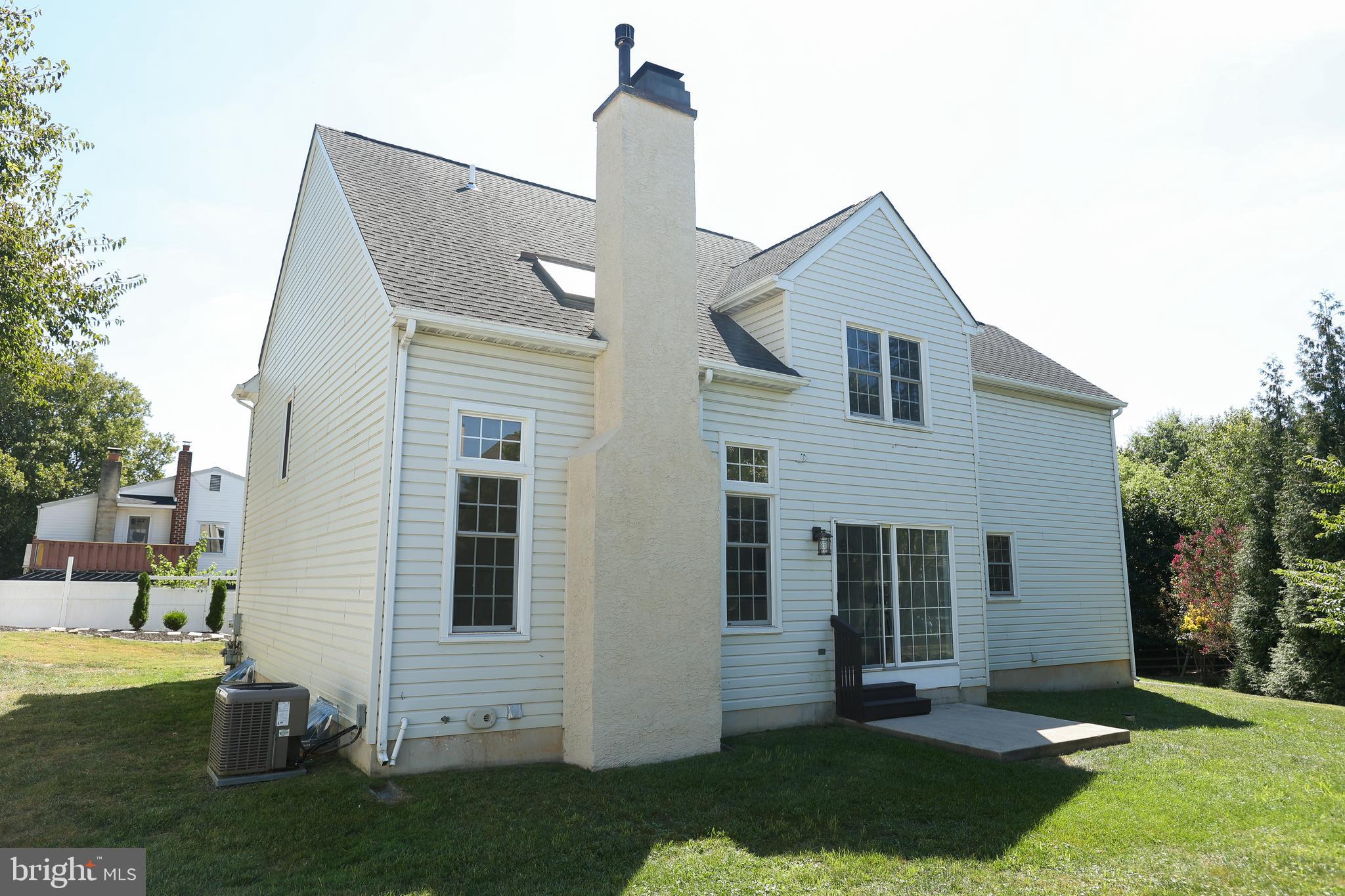 529 CEDAR DR
