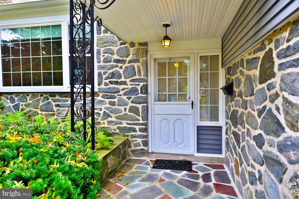 404 Longfield Rd