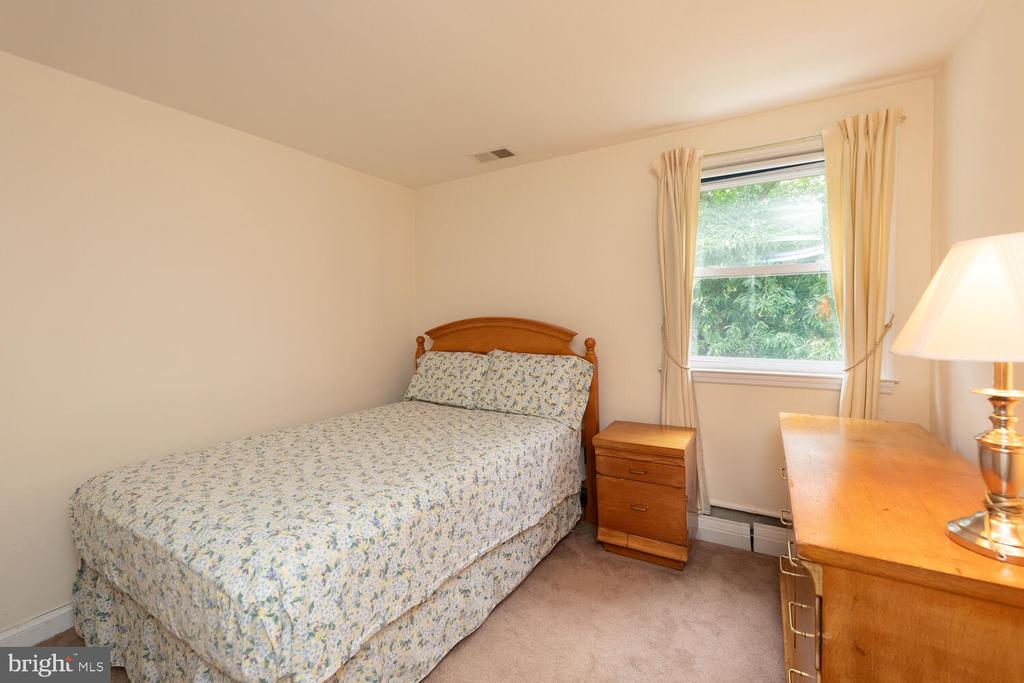 404 Longfield Rd