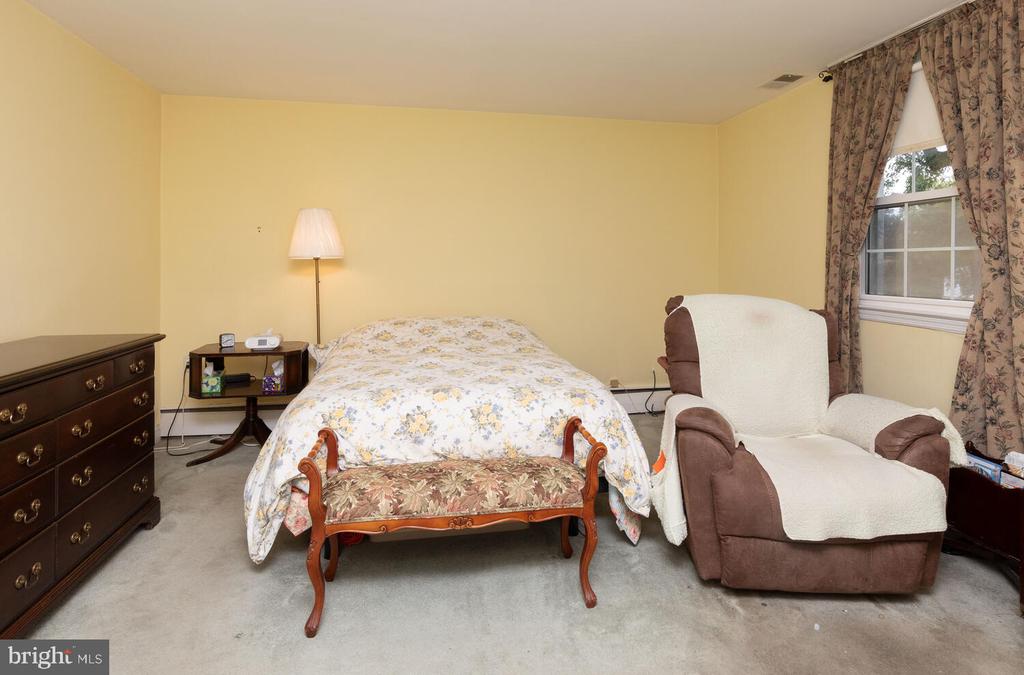 404 Longfield Rd