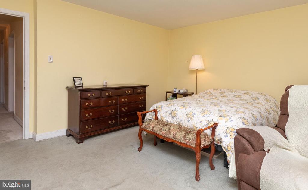 404 Longfield Rd