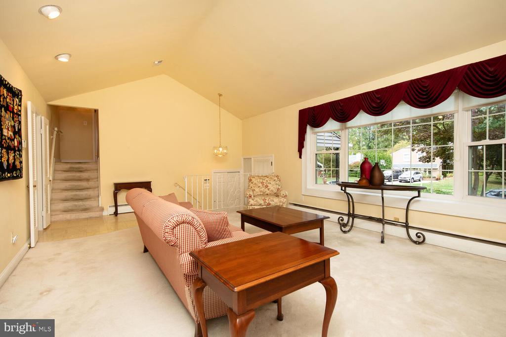 404 Longfield Rd