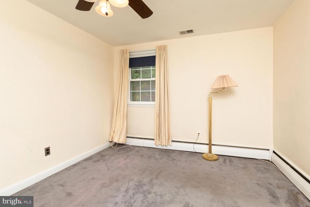 404 Longfield Rd