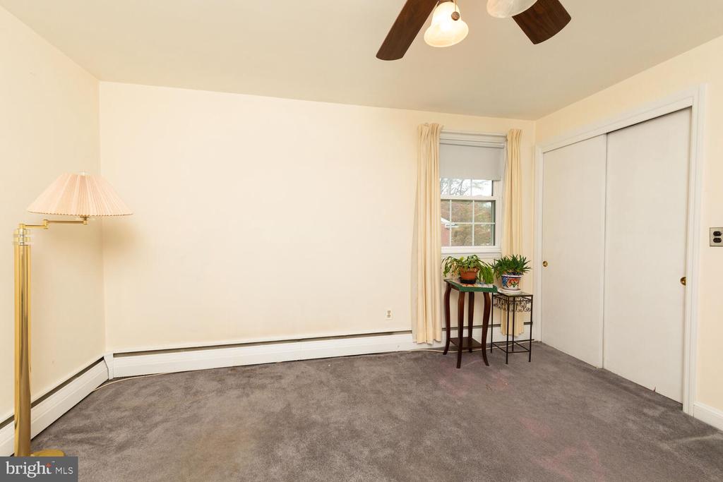 404 Longfield Rd