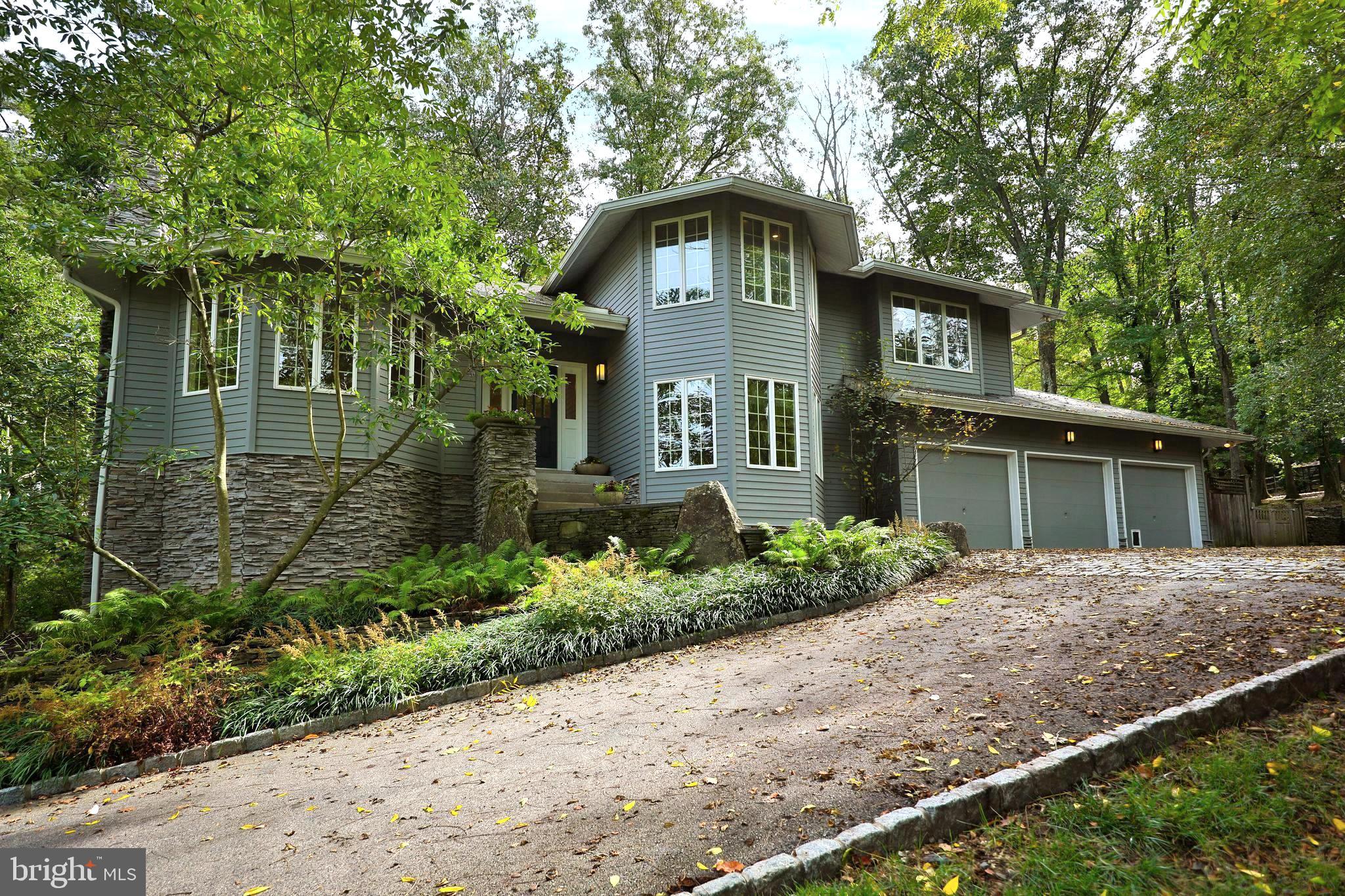896 Andorra Rd