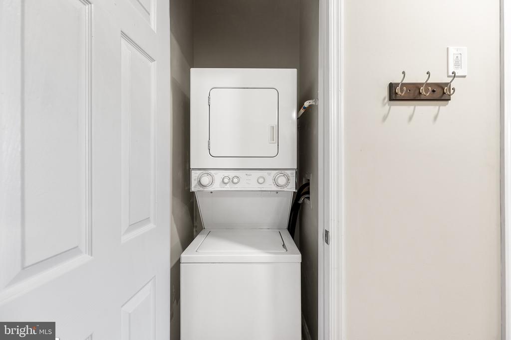 200 W ELM ST #1214