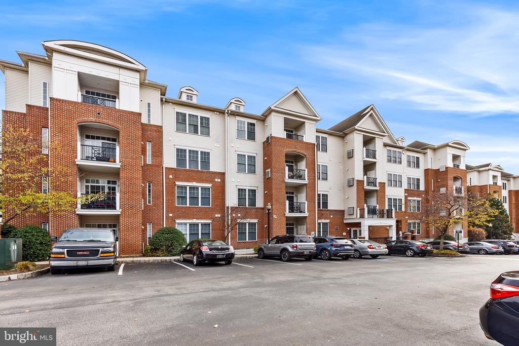 200 W ELM ST #1214