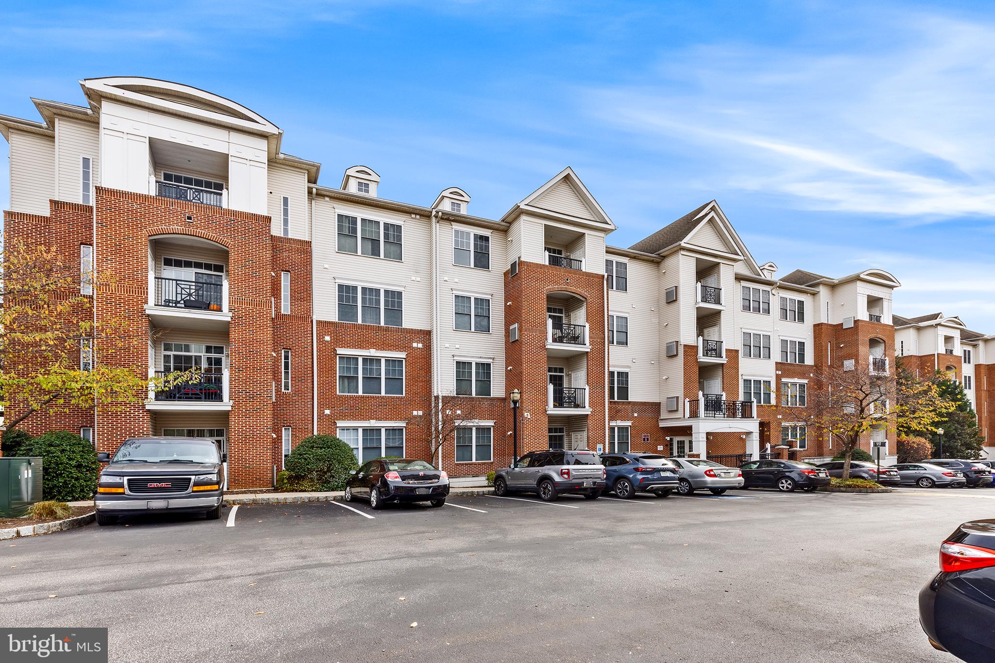 200 W ELM ST #1214