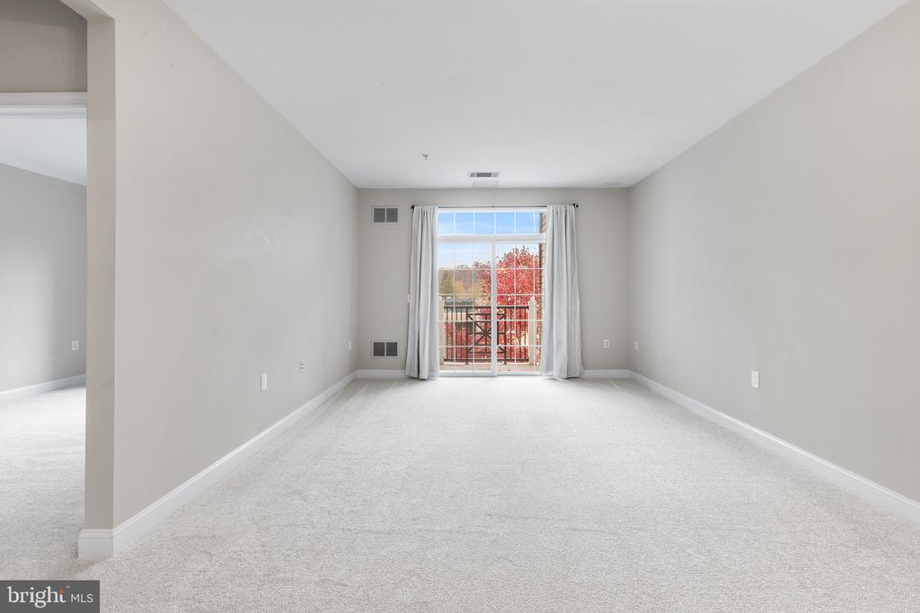 200 W ELM ST #1214