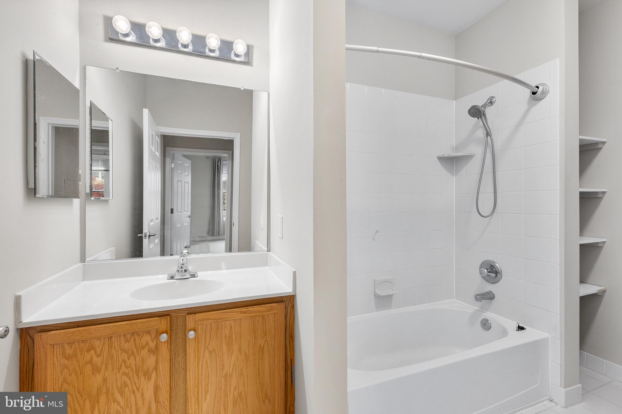200 W ELM ST #1214