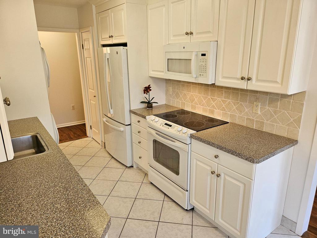 7301 Coventry Ave #210