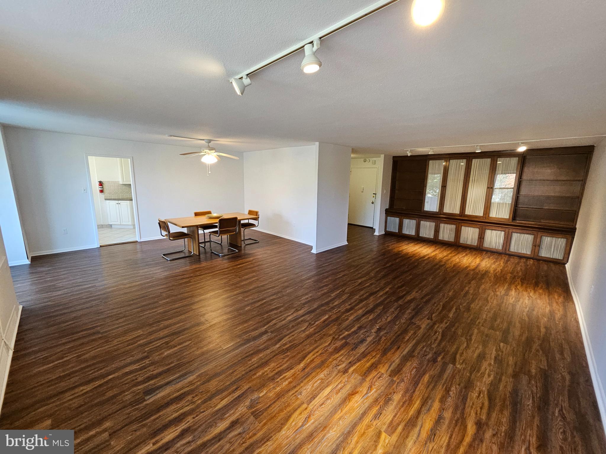 7301 Coventry Ave #210