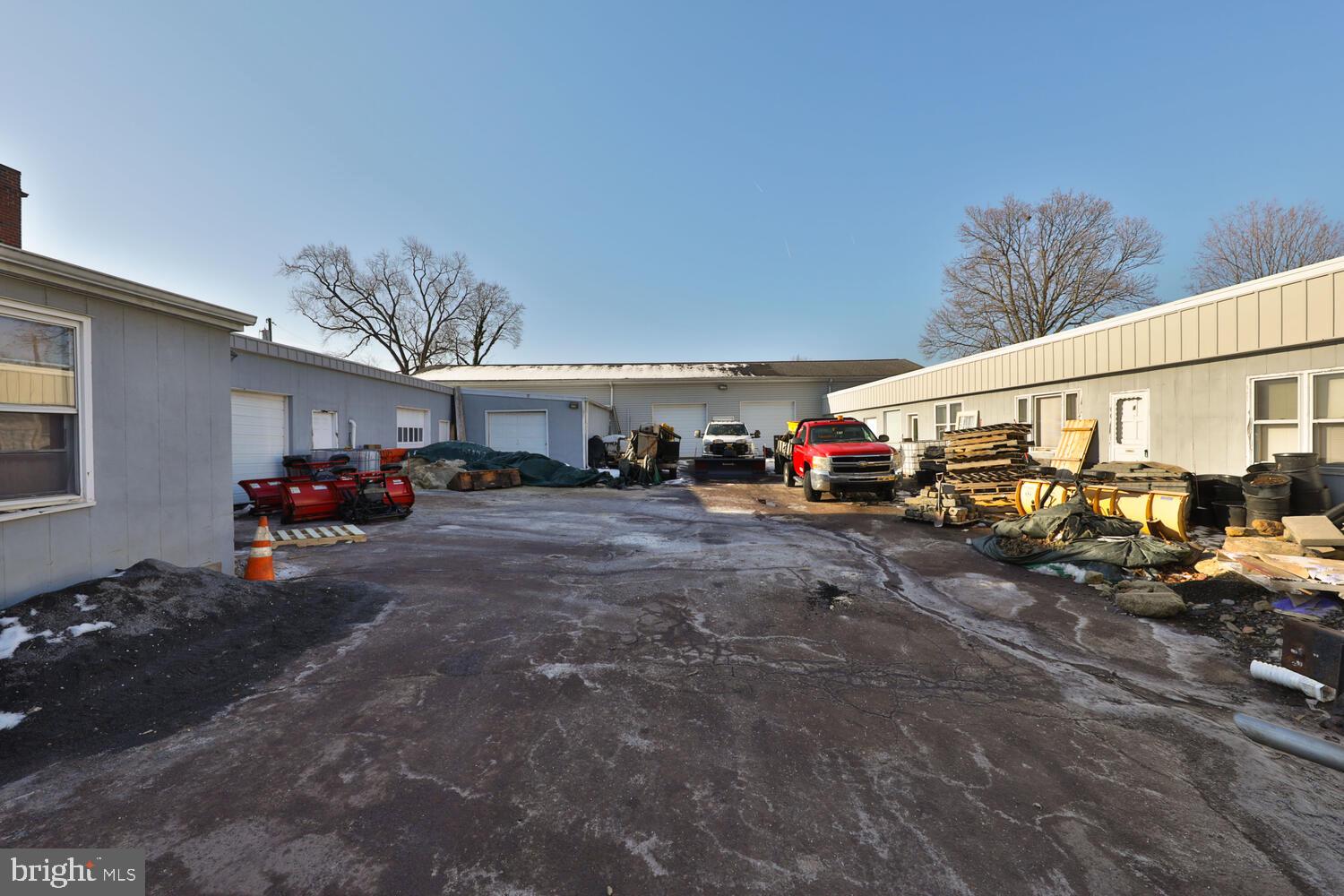 420 W Poplar St