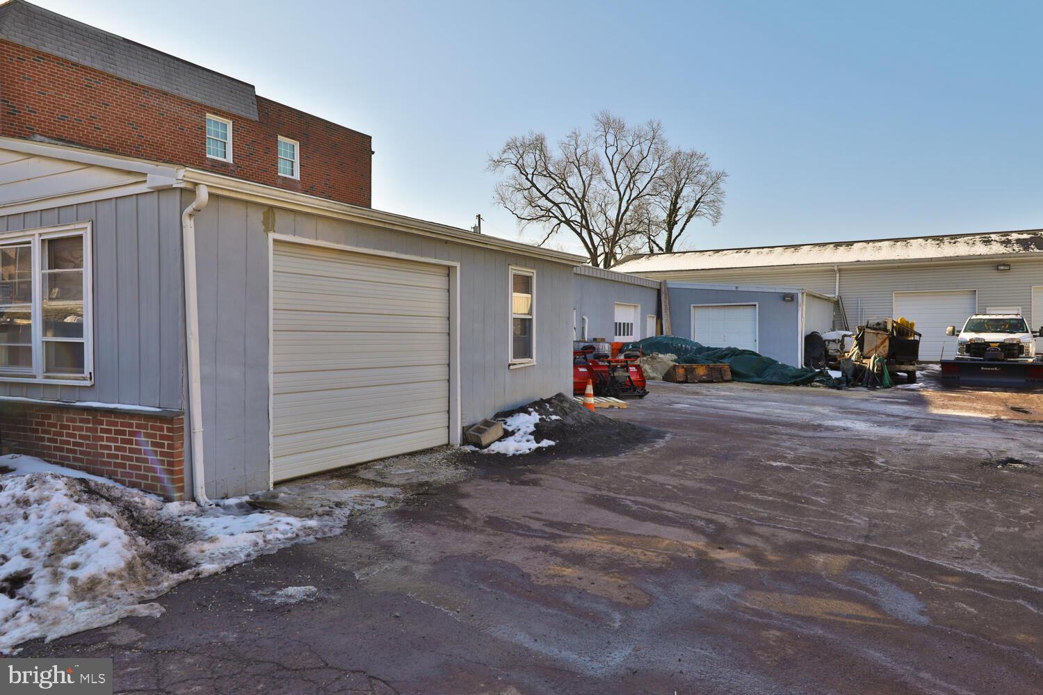 420 W Poplar St