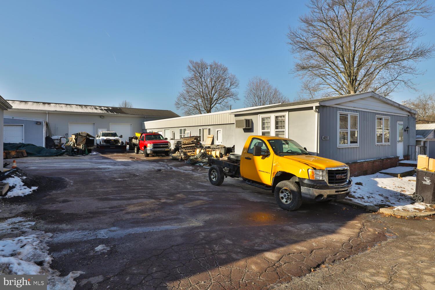 420 W Poplar St